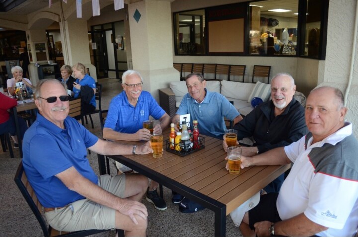 golfers at fat willys enjoying drinks